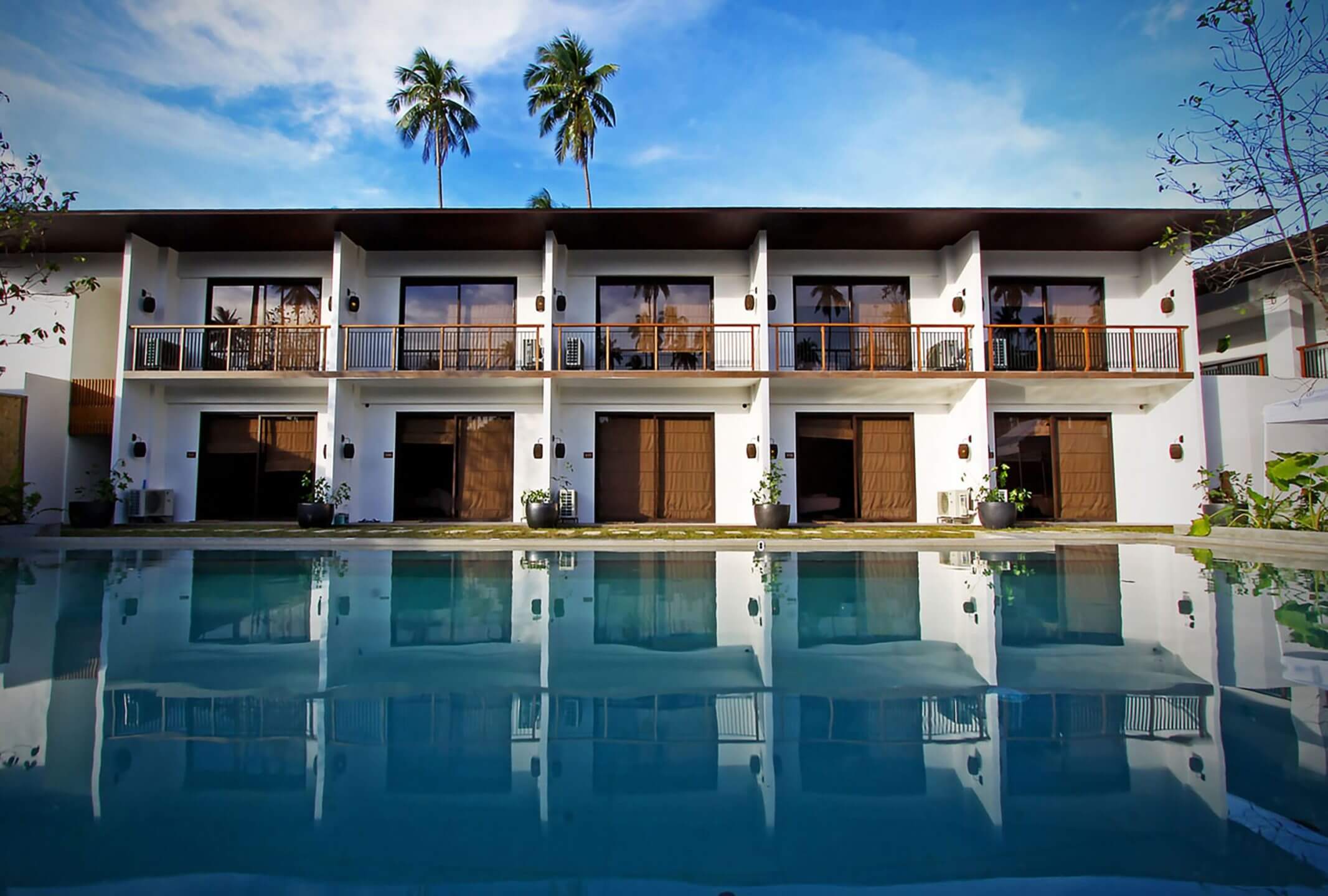 Hotel exterior and pool of El Nido B&B brand Casa Kalaw