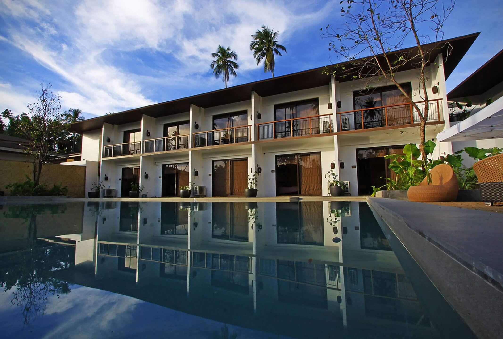 Hotel exterior and pool of El Nido B&B brand Casa Kalaw